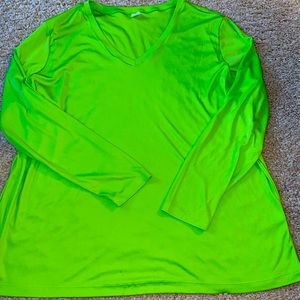 Sport top perfect for daily use or exercise. Size 4 XL. Made in Madagascar